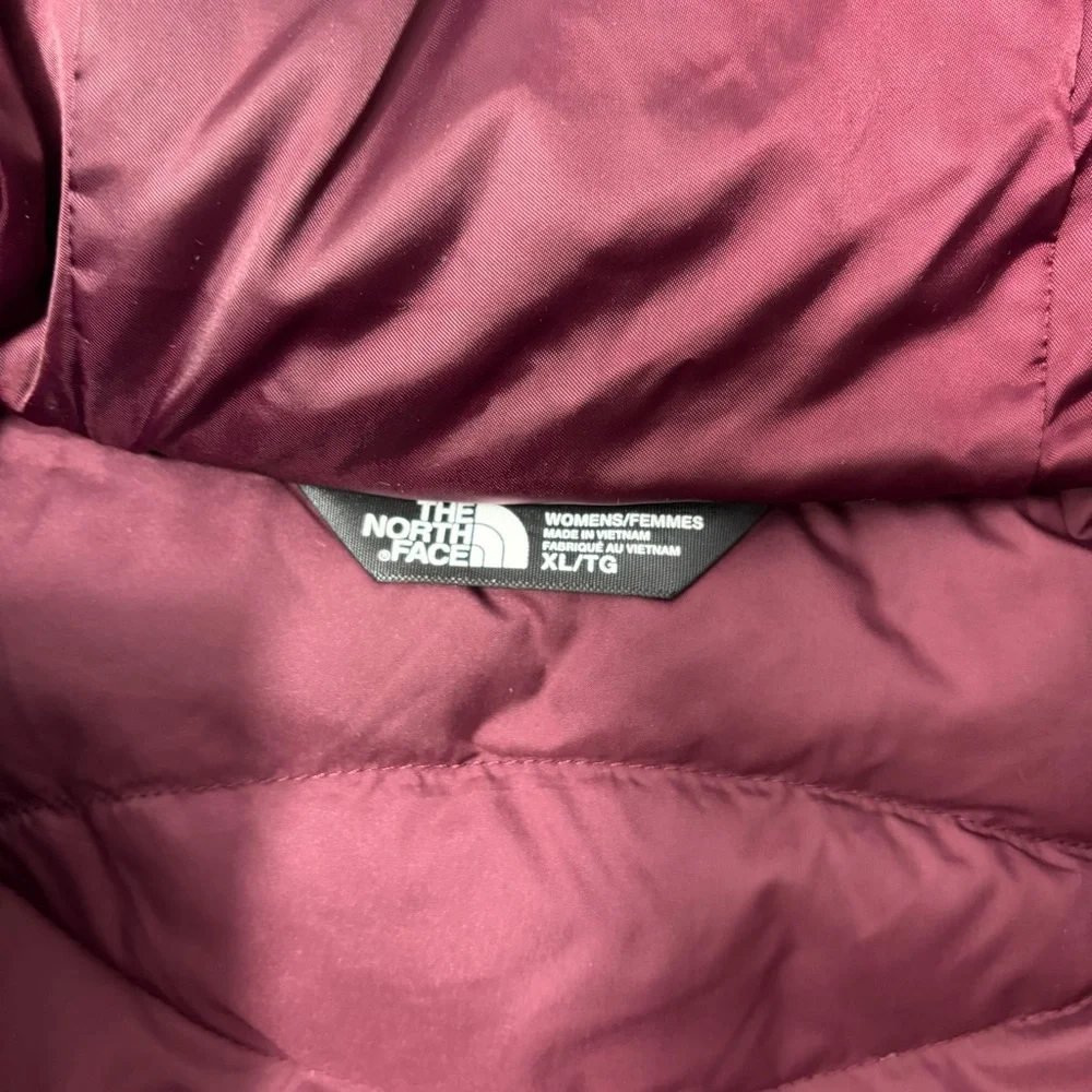 The North Face Women's Burgundy Puffer Jacket Size XL - Picture 7 of 15